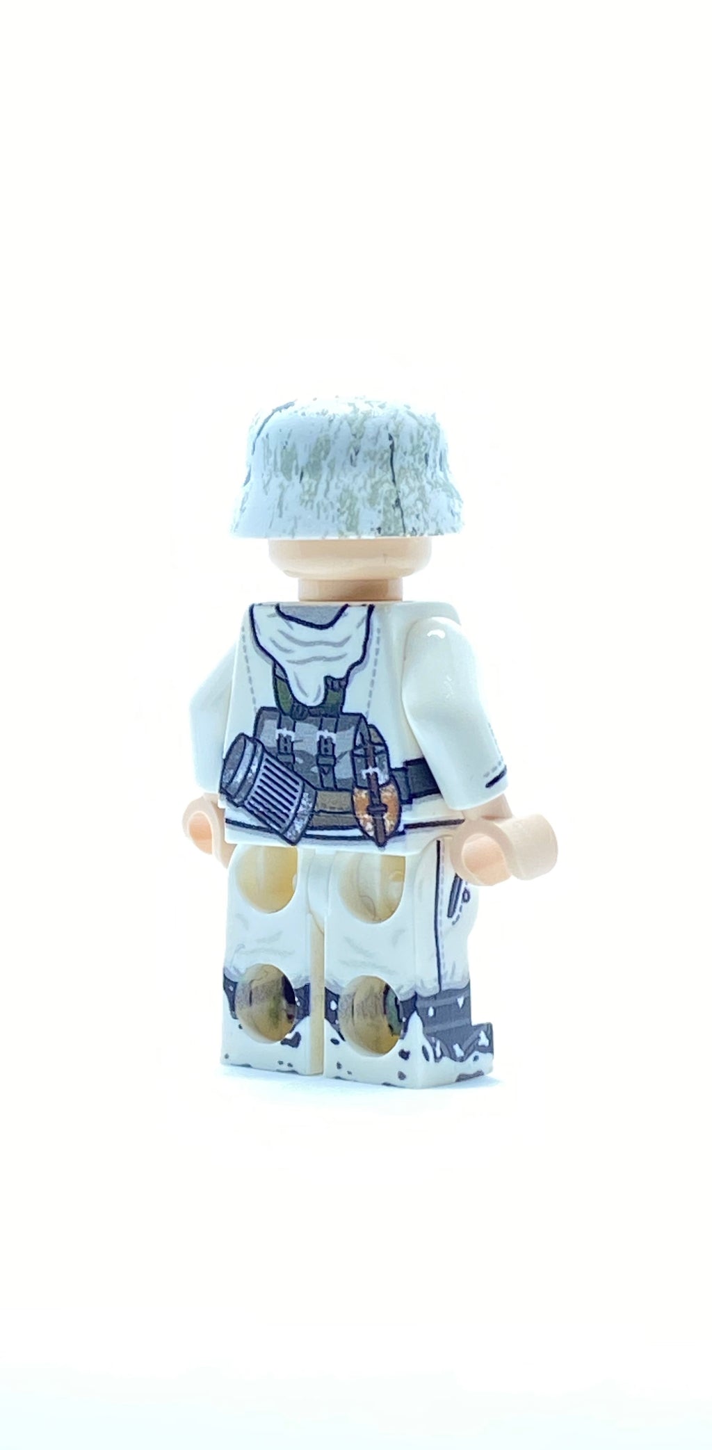 WWII GERMAN SNOW CAMO soldier